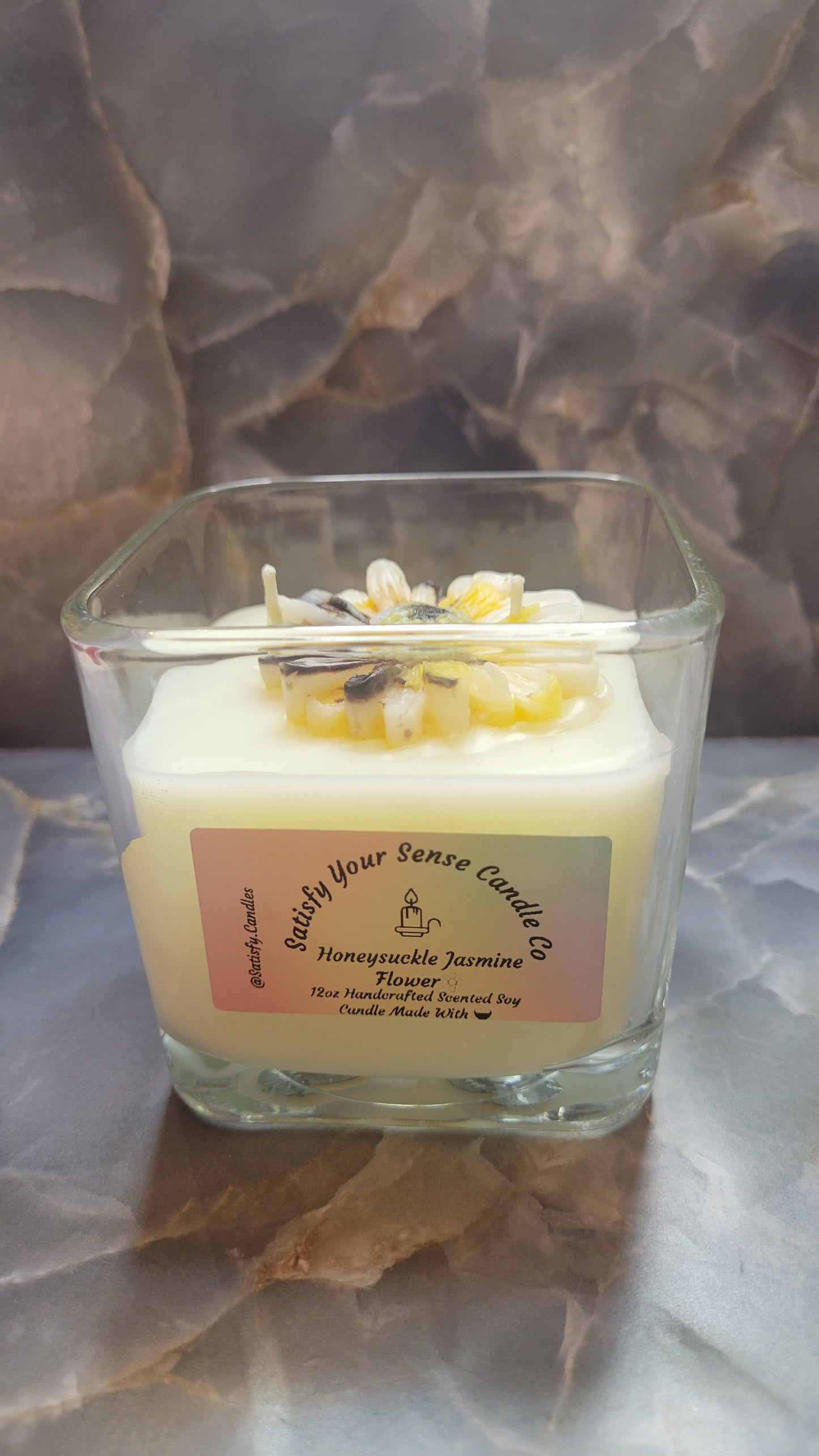 12oz Honeysuckle Jasmine Flower Candle Burn Time: 55-60 Hours