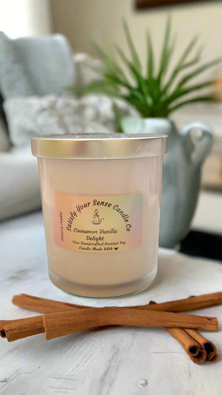 10oz cinnamon vanilla delight scented candle in a glass jar